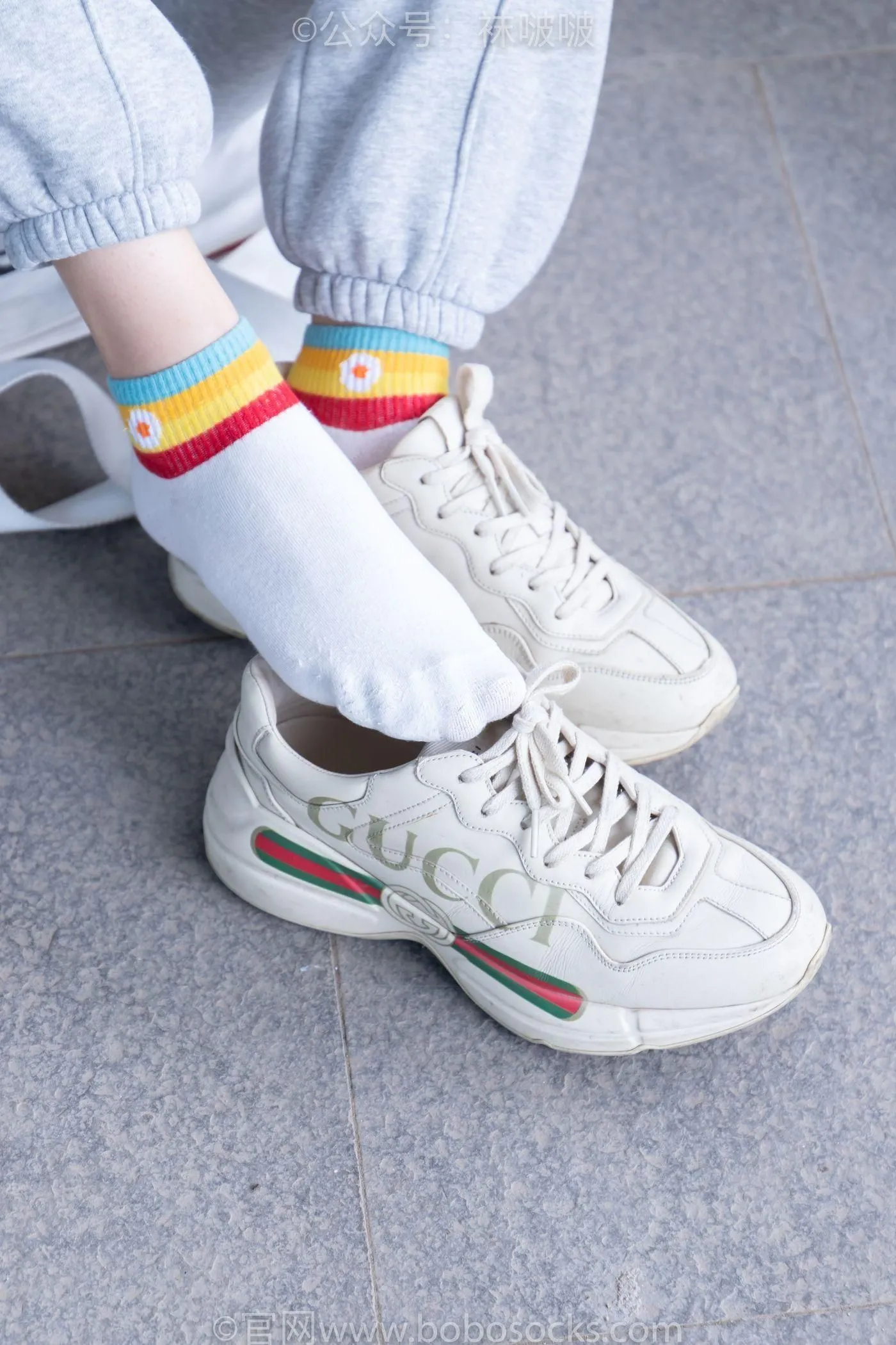 [BoBoSocks袜啵啵]NO.012 泡芙-运动鞋、白棉袜、裸足 [132P]插图5